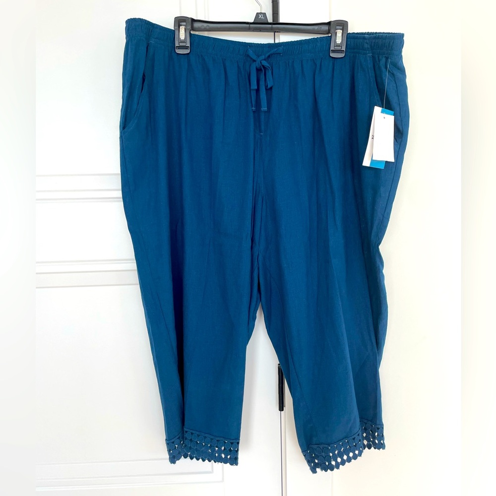 CD Daniel’s Blue Woman’s Capri’s with Crochet style detail Plus Size 2X